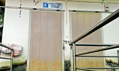 അടച്ചിടാ​നാണെങ്കിൽ എന്തിനാണ്​ സാറേ ഈ ശുചിമുറികൾ?