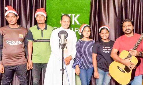 ഭാഷകള്‍ അതിരുതീര്‍ക്കാതെ ക്രിസ്​മസ്​ ആഘോഷം; മലയാളത്തില്‍ ഈണമിട്ട പാട്ട്​ ഒഡിഷക്കാർ പാടി