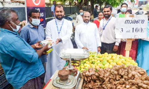 ജീവകാരുണ്യത്തിെൻറ ക്രിസ്​മസ് കേക്കുമായി ചേതന