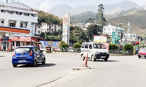 ട്രാഫിക് ഐലൻഡ്​ ഇല്ല; മൂന്നാറിൽ ഗതാഗതക്കുരുക്ക്​