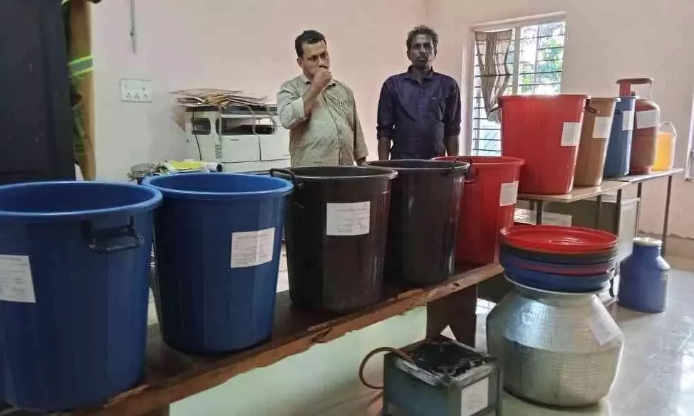 ചാരായവും കോടയും പിടിച്ചു രണ്ടു പേർ അറസ്റ്റിൽ