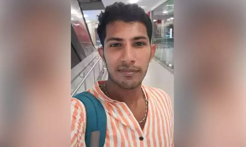 ബൈക്കിൽ ജീപ്പിടിച്ച് യുവാവ് മരിച്ചു ബൈക്കിൽ ജീപ്പിടിച്ച് യുവാവ് മരിച്ചു