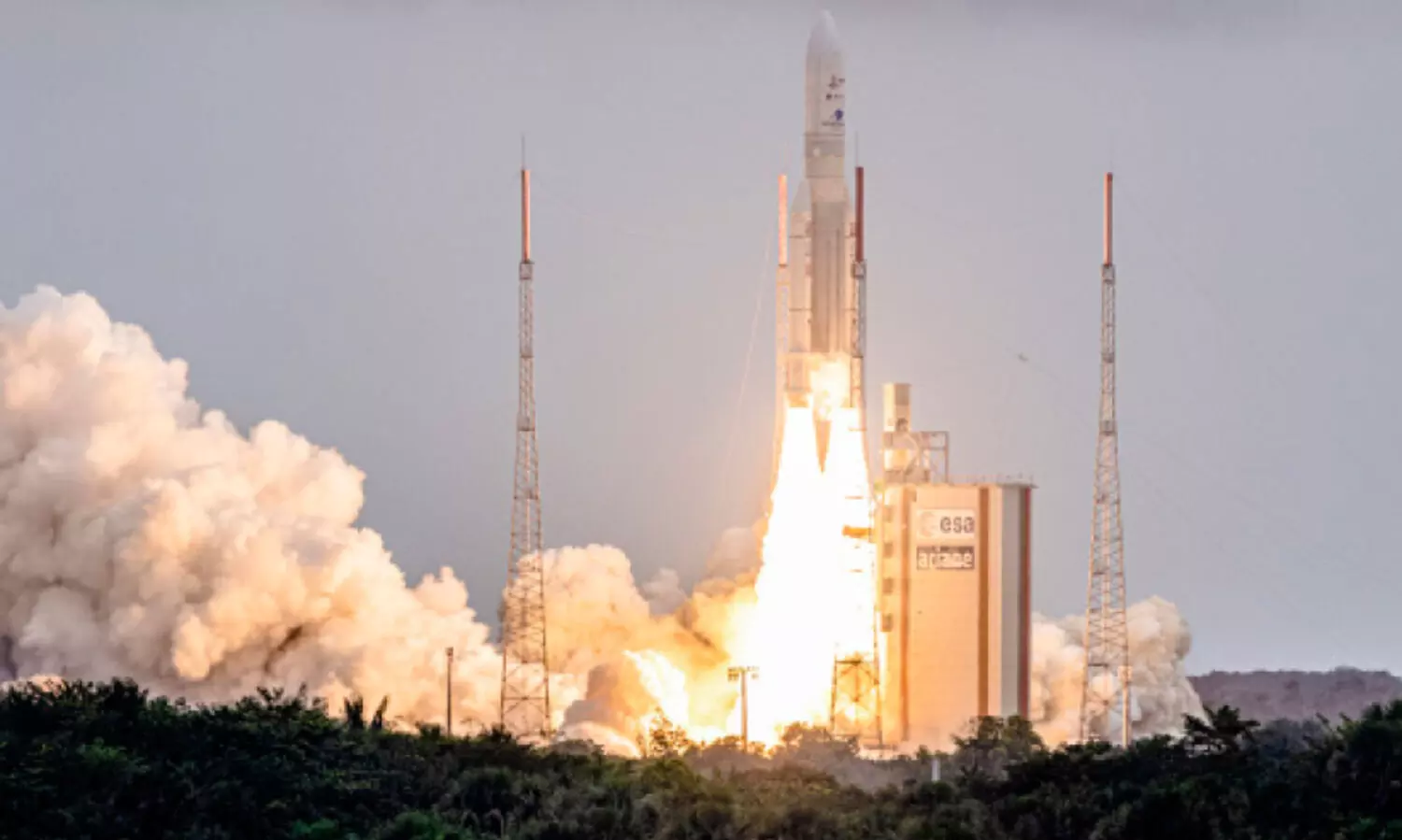 നാ​സ​യു​ടെ ജെ​യിം​സ്​ സ്​​പേ​സ്​ ടെ​ലി​സ്​​കോ​പ്​ വി​ക്ഷേ​പി​ച്ചു