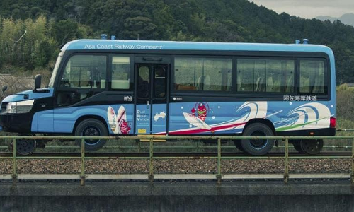 റോഡിലും റെയിൽവേ ട്രാക്കിലും ഓടുന്ന വാഹനം വികസിപ്പിച്ചെടുത്ത്​ ജപ്പാൻ