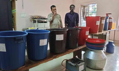 ചാരായവും കോടയും പിടിച്ചു രണ്ടു പേർ അറസ്റ്റിൽ