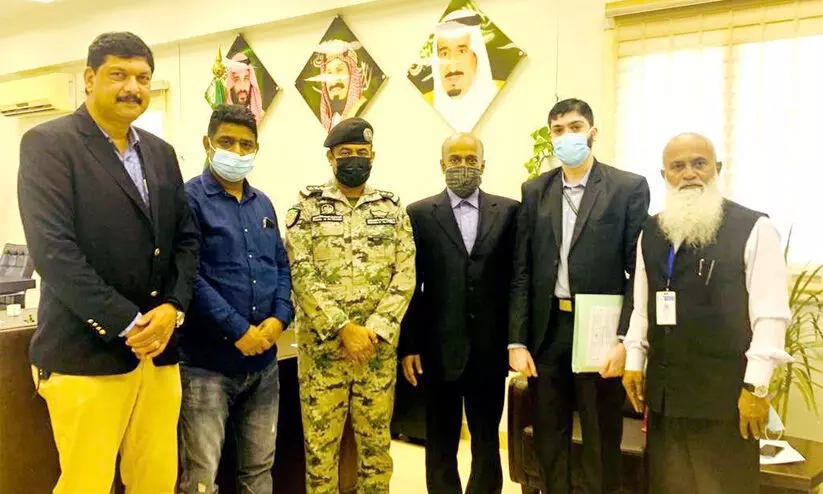 ജിദ്ദ ഇന്ത്യൻ കോൺസുലേറ്റ് സംഘം ജിസാൻ സെൻട്രൽ ജയിലും നാടു കടത്തൽ കേന്ദ്രവും സന്ദർശിച്ചു