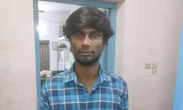 പടക്കമെറിഞ്ഞ് യുവാവിനെ വെട്ടി പരിക്കേൽപിച്ച രണ്ടുപേരെ അറസ്റ്റ് ചെയ്തു