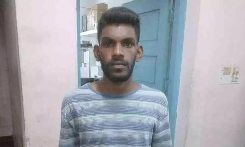 പടക്കമെറിഞ്ഞ് യുവാവിനെ വെട്ടി പരിക്കേൽപിച്ച രണ്ടുപേരെ അറസ്റ്റ് ചെയ്തു