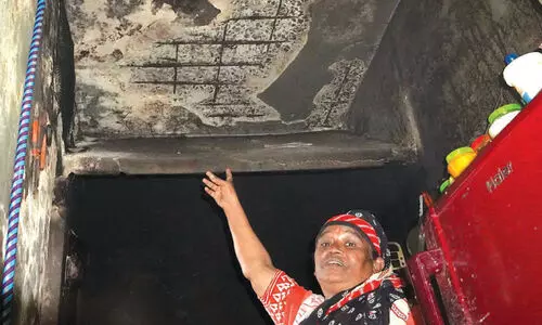 ആലുമുളച്ച്​ അടർന്നുവീഴാൻ കാത്ത്​ കോർപറേഷൻ ഫ്ലാറ്റ്​; ജീവൻ പണയംവെച്ച്​ 24 കുടുംബങ്ങൾ