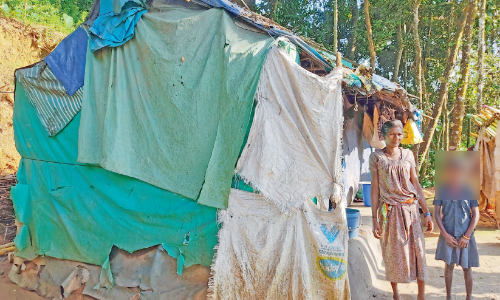 വൈദ്യുതിയില്ല, സൂക്ഷിക്കാൻ പറ്റിയ വീടുമില്ല;   ലാപ്ടോപ്പുകൾ തിരിച്ചുനൽകി ആദിവാസി വിദ്യാർഥികൾ