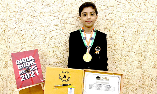 ഇ​ന്ത്യ ബു​ക്ക്‌ ഓ​ഫ് റെ​ക്കോ​ഡ്​​സ്​ നി​റ​വി​ല്‍ ഒ​മ്പ​ത് വ​യ​സ്സു​കാ​ര​ന്‍ ബ​ദ​ര്‍ നു​ഫൈ​ല്‍