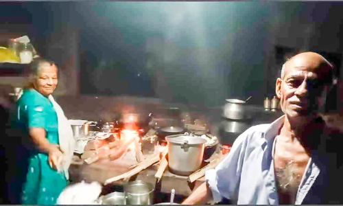 പാലപ്പത്തി​െൻറ പര്യായം; പാക്കുമോ​െൻറ കട