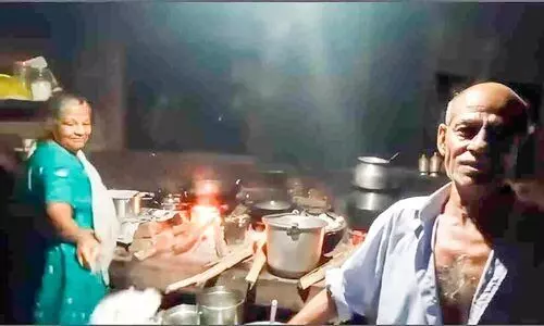 പാലപ്പത്തി​െൻറ പര്യായം; പാക്കുമോ​െൻറ കട