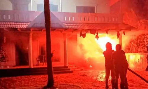 വീടിന്​ തീപിടിച്ചു: പോർച്ചിൽ സൂക്ഷിച്ച ​ബുള്ളറ്റും ഭൂവസ്​ത്രവും കത്തി