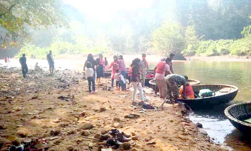 കോന്നി ടൂറിസം കേന്ദ്രങ്ങളിൽ തിരക്ക്