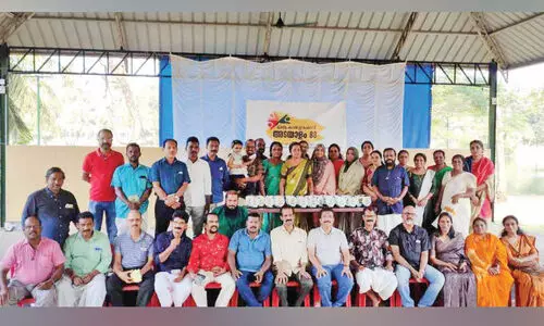 33 വ​ർ​ഷ​ത്തി​നു​ശേ​ഷം ക​ലാ​ല​യ ഓ​ർ​മ​ക​ളു​മാ​യി അ​വ​ർ ഒ​ത്തു​ചേ​ർ​ന്നു