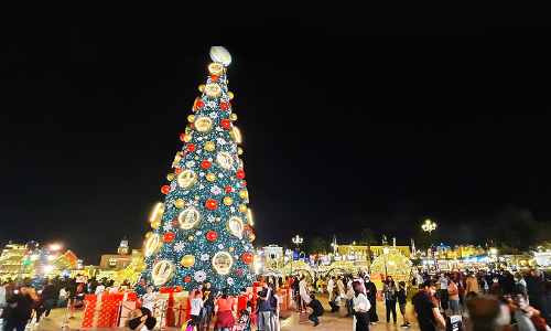 ക്രി​സ്​​മ​സ്​: ​ഗ്ലോ​ബ​ൽ വി​ല്ലേ​ജി​ൽ ആ​ഘോ​ഷ​രാ​വ്​