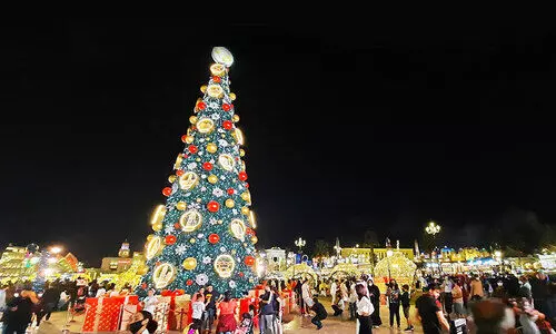 ക്രിസ്മസ്: ഗ്ലോബൽ വില്ലേജിൽ ആഘോഷരാവ് ക്രിസ്മസ്: ഗ്ലോബൽ വില്ലേജിൽ ആഘോഷരാവ്