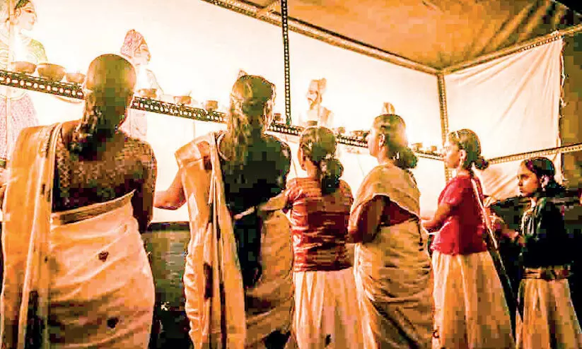 സ്ത്രീശാ​ക്തീ​ക​ര​ണ​ത്തി​ന്​ ക​രു​ത്താ​യി പെ​ൺ തോ​ൽ​പാ​വ​ക്കൂ​ത്ത്​