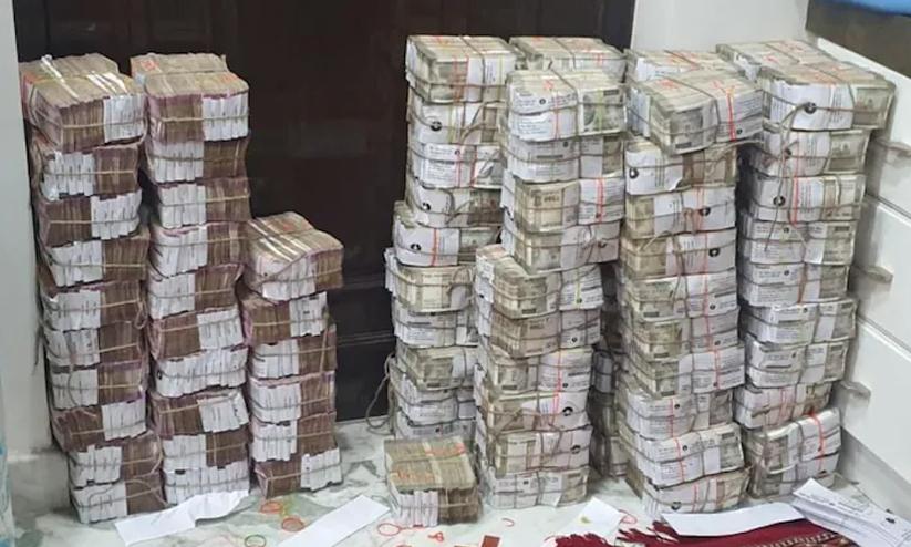 Black Money Seized From Kanpur Businessman Black Money Seized From Kanpur Businessman