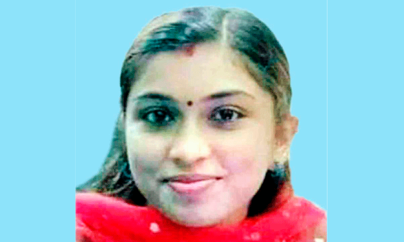 ടി​പ്പ​ർ സ്‌​കൂ​ട്ട​റി​ലി​ടി​ച്ച് യു​വ​തി മ​രി​ച്ചു