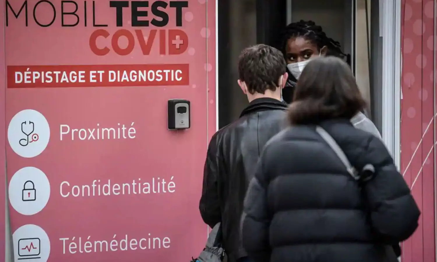 കോ​വി​ഡ്: ഫ്രാ​ൻ​സി​ൽ ക​ർ​ശ​ന​നി​യ​ന്ത്ര​ണം; ഇ​സ്രാ​യേലിൽ നാലാംഡോസ്​ വാക്സിൻ തുടങ്ങി