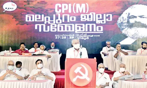 സി.​പി.​എം ജി​ല്ല സ​മ്മേ​ള​ന​ത്തി​ന് തി​രൂ​രി​ൽ ഉ​ജ്ജ്വ​ല തു​ട​ക്കം