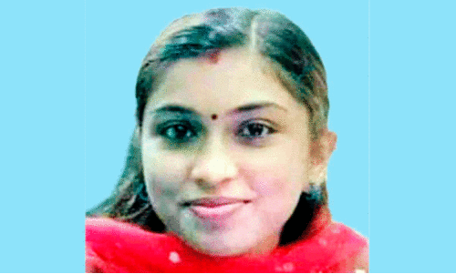 ടി​പ്പ​ർ സ്‌​കൂ​ട്ട​റി​ലി​ടി​ച്ച് യു​വ​തി മ​രി​ച്ചു