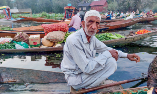 ക​ശ്​​മീ​ർ എ​ങ്ങ​നെ​യാ​ണ്​ ഉ​ണ​രു​ക​യും ഉ​റ​ങ്ങു​ക​യും​ചെ​യ്യു​ന്ന​ത്​?