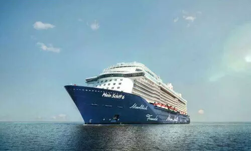 കടലിന്​ അലങ്കാരമായി അ​ത്യാ​ഡം​ബ​ര ക​പ്പ​ൽ മെ​യി​ൻ ഷീ​ഫ്​ സി​ക്സ്​​ ദോ​ഹ തു​റ​മു​ഖ​ത്ത്​ ന​ങ്കൂ​ര​മി​ട്ടു