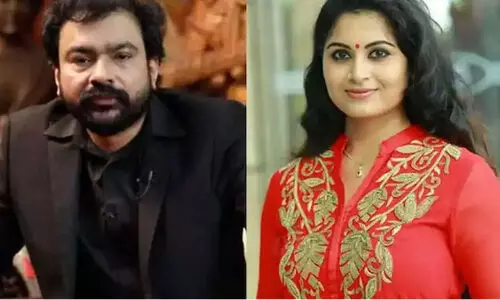 മോൺസണുമായി സാമ്പത്തിക ഇടപാട്: നടി ശ്രുതി ലക്ഷ്മിയെ ഇ.ഡി ചോദ്യം ചെയ്തു മോൺസണുമായി സാമ്പത്തിക ഇടപാട്: നടി ശ്രുതി ലക്ഷ്മിയെ ഇ.ഡി ചോദ്യം ചെയ്തു