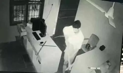 കട കുത്തി തുറന്ന് മോഷണം; പണം നഷ്ടപ്പെട്ടു