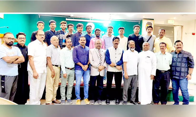 വിദ്യാര്ഥി സംഘത്തിനു കെ.എം.സി.സി സ്വീകരണം വിദ്യാര്ഥി സംഘത്തിനു കെ.എം.സി.സി സ്വീകരണം