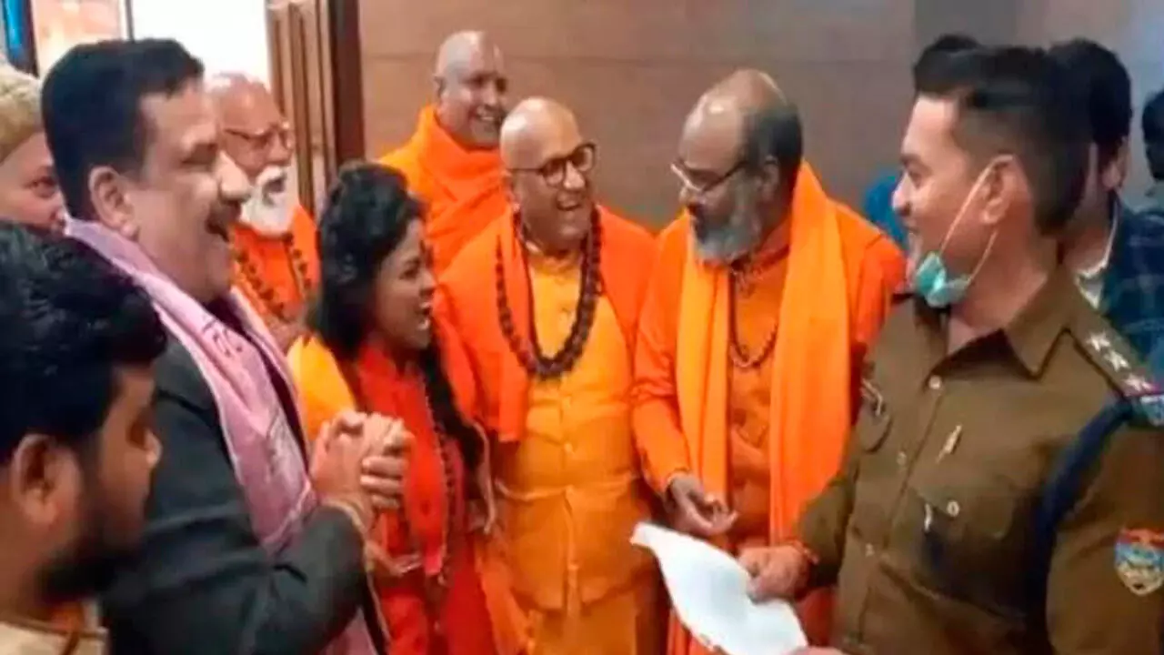 മുസ്​ലിംകളെ കൂട്ടക്കൊല നടത്താൻ ആ​ഹ്വാ​നം; മതനേതാക്കൾക്ക്​ പൊലീസ് നോട്ടീസ്​