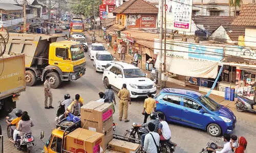 ഉള്ള്യേരിയിൽ മണിക്കൂറുകൾ നീണ്ട ഗതാഗതക്കുരുക്ക്; ദുരിതംപേറി ജനം