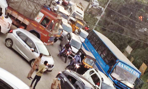 കുരുക്കിലമർന്ന്​ കൽപറ്റ