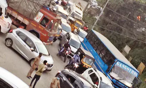 കുരുക്കിലമർന്ന് കൽപറ്റ കുരുക്കിലമർന്ന് കൽപറ്റ