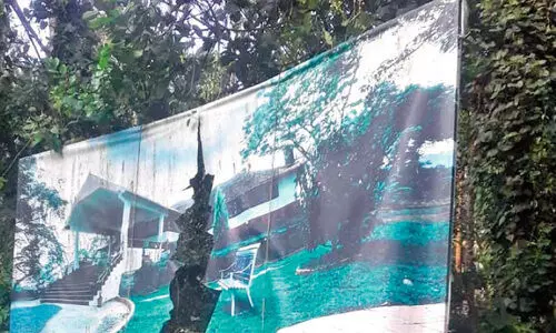 റി​സോ​ർ​ട്ടി​​െൻറ പ​ര​സ്യ ബോ​ർ​ഡ് ന​ശി​പ്പി​ച്ച​താ​യി പ​രാ​തി