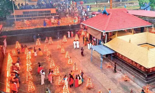 Thalappoli Melam at Palakkad temples