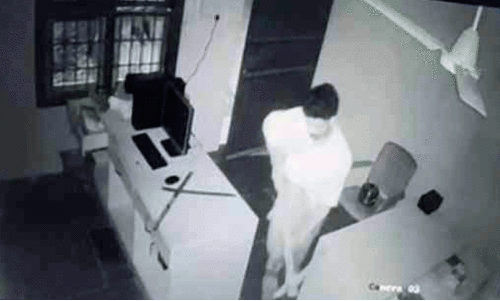 കട കുത്തിത്തുറന്ന് പണം കവര്‍ന്നു