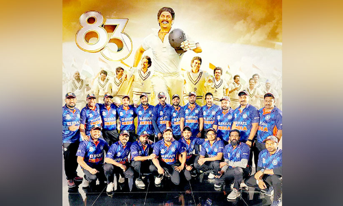 83 എ​ന്ന സി​നി​മ കാ​ണാ​ൻ ഇ​ന്ത്യ​ൻ ജ​ഴ്​​സി​യ​ണി​ഞ്ഞ് കാ​യി​ക​പ്രേ​മി​ക​ൾ