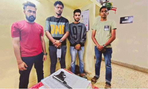 തോക്കുചൂണ്ടി ഭീഷണി; നാലു പ്രതികൾ പിടിയിൽ