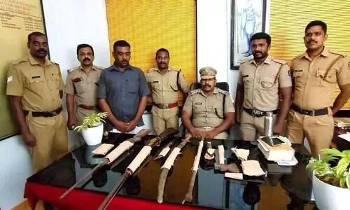 നാടന്‍ തോക്കും വാളും മാന്‍കൊമ്പും മഴുവുമായി കുപ്രസിദ്ധ ഗുണ്ട പിടിയില്‍