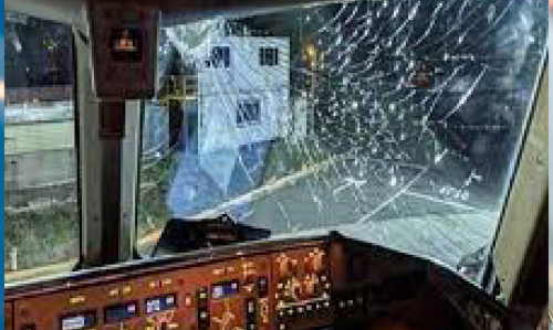 35,000 അ​ടി ഉ​യ​ര​ത്തി​ൽ പ​റ​ക്ക​വെ ഐ​സ് വീ​ണ് ചില്ല്​ തകർന്നു; വിമാനം അടിയന്തരമായി നിലത്തിറക്കി