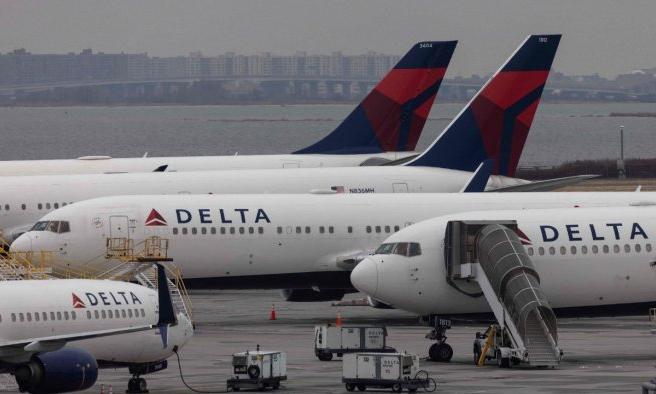 മാസ്ക് ധരിക്കാതെ ഭക്ഷണം കഴിച്ചതിന് സഹയാത്രികനെ ആക്രമിച്ച് യുവതി മാസ്ക് ധരിക്കാതെ ഭക്ഷണം കഴിച്ചതിന് സഹയാത്രികനെ ആക്രമിച്ച് യുവതി