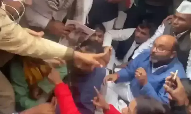 അമേഠിയിൽ ദലിത് പെൺകുട്ടിയെ അക്രമിച്ചതിൽ പ്രതിഷേധിച്ച കോൺഗ്രസ്​ നേതാവ്​ അറസ്റ്റിൽ