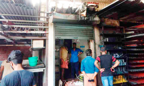 പാറക്കടവിൽ ഇരുമ്പുകടയിൽ തീപിടിത്തം; ലക്ഷങ്ങളുടെ നഷ്ടം