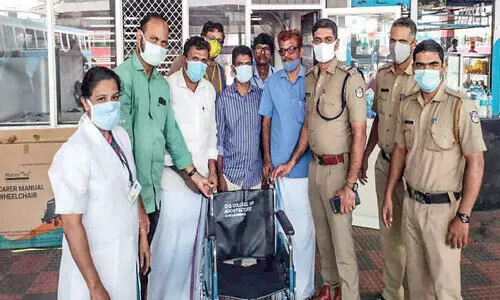 കോ​ഴി​ക്കോ​ട് ബ​സ് സ്റ്റാ​ൻ​ഡി​ൽ എ​ത്തു​ന്ന അം​ഗ​പ​രി​മി​ത​ർ​ക്ക് ചേ​ലേ​മ്പ്ര​യി​ൽ​നി​ന്ന് വീ​ൽ​ചെ​യ​ർ