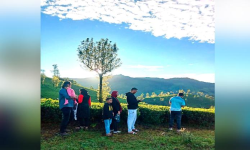 ഇടുക്കി കാണാൻ തിരക്ക്: രണ്ടു ദിവസത്തിനിടെ എത്തിയത്​ അമ്പതിനായിരത്തിലേ​െറ സഞ്ചാരികൾ