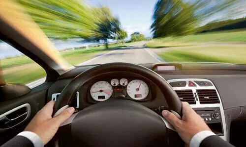 അ​മി​ത​വേ​ഗ​ത​യി​ൽ കു​തി​ച്ചു​പാ​യു​ന്ന വാ​ഹ​ന​ങ്ങ​ൾ​ക്ക്​ കു​രു​ക്കൊ​രു​ക്കാ​ൻ കൂ​ടു​ത​ൽ കാ​മ​റ​ക​ൾ സ്ഥാപിച്ചു